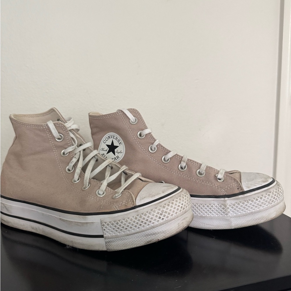 Converse Women's High-Top platform Sneakers - Beige